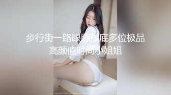 老婆说看到有人路过就喊他一起干    老婆说看到有人路过就喊他一起干