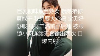 2023最新流出RKQ系列 贴身近景尾随偷拍美女裙底风光牛仔衫超短裙美女屁股蛋都露在外面了