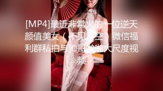 震撼绿帽淫妻❤️极品丝袜淫妻博主『2Tgdt』伺候老婆被各种玩超级贱 银色连衣裙内射 制服肛塞喷精潮吹 (4)