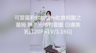 穿着情趣装黑丝诱惑，风骚大奶子还露脸，让大哥无套爆菊花还拿道具插逼玩弄，大黑牛刺激阴蒂高潮不断内射