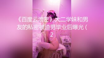 中传美女 在床上判若两人