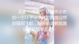 外表清纯眼镜美少妇，小夫妻居家大战，白嫩奶子多毛骚穴，骑乘位狠狠干，美女在床上，玩的很奔放