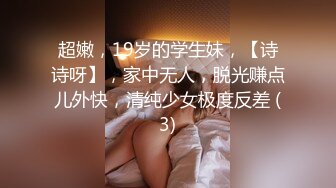 风景区女厕全景偷拍多位美女少妇前来献B (1)