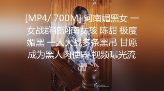 专找老阿姨完两个小哥特殊爱好，3P大战骚熟女，一人扣逼一人插嘴，翘起屁股后入前后夹击