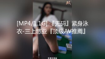 肉肉的妹子，一个人床上第一视角自慰，毛毛很多性欲很强