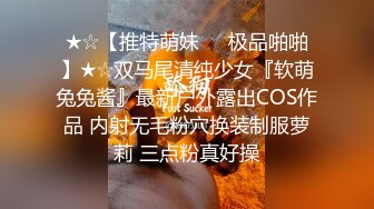 【新片速遞】连续下了一月雨，今天天气格外好，带着妻子海滩散散心，内裤不穿正合我意：掰开掰开，玩你小逼，没有人看到，不要怕！[53M/MP4/01:26]