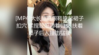 被大鸡巴干爽的无毛逼小妹子全程露脸伺候蒙面大哥啪啪，口交大鸡巴，乖巧听话激情上位插的好深主动亲吻大哥