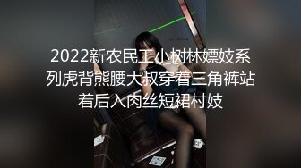 【魔手外购】美女如云！色胆包天坑神潜入商场女厕，前后位逼脸同框，特写偸拍多位小姐姐方便 (3)