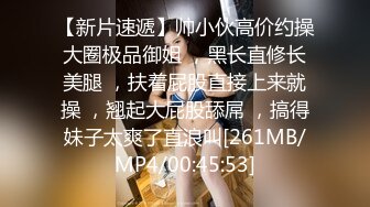 给18岁可爱少女来个深喉三通