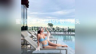 姐妹齐上阵双飞服务,按背乳推舔屌骑乘后入抽插没几下射了