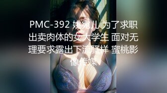 生完孩子的小婊妹露脸镜头前的诱惑，奶大逼肥风骚翘臀老公不在家陪狼友撩骚，全裸自慰骚逼看白浆流出真刺激