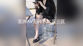 傍晚时分行走在海滩揽客的海炮女在海里太刺激了辣眼