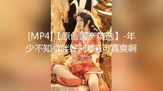 小哥哥直播间上演激情4P破处游戏，两男玩弄两位骚女，手指抠出血小骚逼叫声好大喊好疼，激情抽插不要错过