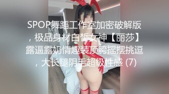 《魔手外购极品CP》正面+私处特写，服装城女厕逼脸同框偸拍各种女人方便，有少女有美少妇有熟女，逼型多种一次看个够 (1)