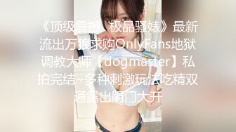 女同学扭动腰肢，射在屁股上.