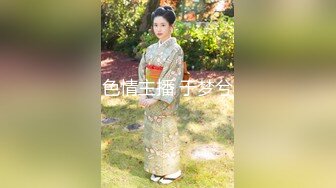 大神尾随偷拍美女裙底风光❤️粉裙美少妇看表演，透明内裤紧裹肥臀漏黑森林