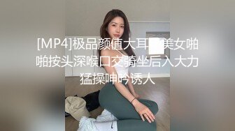 漂亮少妇 撅着屁屁被黑爹的大肉棒 无套插完逼再爆小嫩菊 将整个屁眼撑开 用天然骚液做润滑 抓着头发就是猛怼