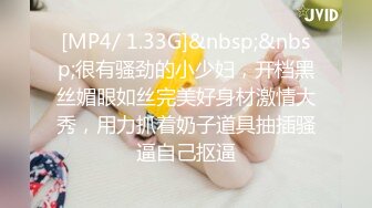 老王探花今晚约了个颜值不错黄裙妹子，坐在身上摸奶子开档肉丝扣逼大力猛操