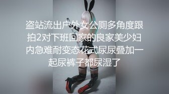 眼镜光头佬网约人妻长腿少妇超近拍摄，隔着内裤揉穴调情，手指扣弄舔逼，穿着高跟鞋特写正入，第二炮穿上黑丝搞