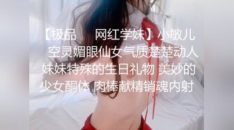 女模特用乳交和所有技巧征服书呆子！