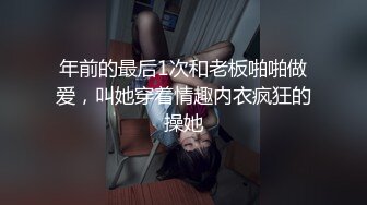 [MP4/ 1.01G] 顶级粉嫩肥鲍美女小看似乖巧其实很骚，伸出舌头自摸贫乳，两根振动棒双管齐下