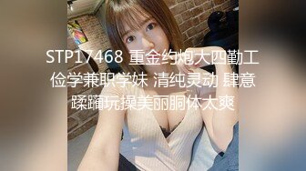 巨乳八字奶极品美妞，吊带黑丝情趣装，振动棒插嘴非常淫骚，浴室洗澡湿身