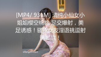 漂亮的女孩和男友出来喝甜品，这皮肤真白啊，多看一眼都受不了，还是跟着进去拍她嘘嘘的洞口 过眼瘾！