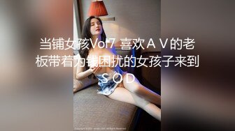 短發清純可愛眼鏡反差萌妹自拍,酥胸美乳,萌萌外表下浴室上演頂級反差秀