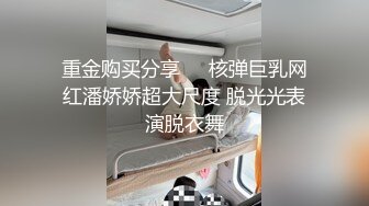 一路跟踪偷拍傣族妹纸拉大号！光滑白皙的大屁屁真诱人