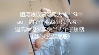 牛人超近距离拍少妇尿尿 几乎碰到阴唇