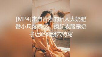 丰满熟女桃子冰妈妈《小蓝与丈母娘——恋足篇》丰满肥臀，淫穴自慰，流好多水水！