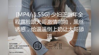 边和老公打电话边偷人做爱，老公鸡鸡太小太短难以满足