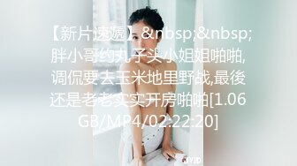 冒死趴墙偷窥房东的女儿洗澡❤️被她家的狗发现了一直叫