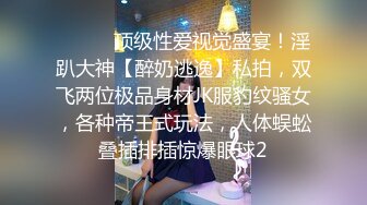 商场女厕全景偷拍口罩美女的极品一线小美鲍