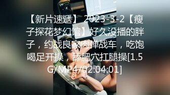 震惊！最新超顶流出露出狂人淫妻▌悠悠姐 ▌情趣用品店勾引大爷 超顶现场体验AV棒差点喷水 扣穴过手瘾太哇塞了2V