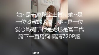 大饭店男女共用卫生间俯视偸拍一位接一位气质美女美少妇方便制服眼镜妹撅着大腚我有点忍不住了