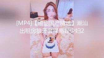 真实感很强的良家少妇露脸深夜激情，跟狼友互动撩骚听指挥，淫水湿透整个内裤，揉奶玩逼看特写，精彩又刺激