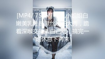 【三级】《堕落的美女主播》