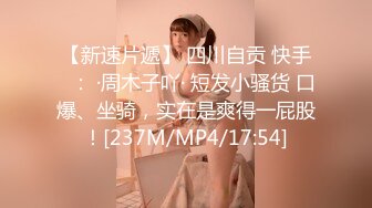 欲求不満而想拍A片的人妻们看男人打手枪 二