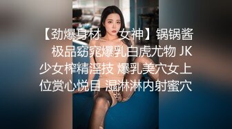 偷拍美女天热家里冲凉洗澡身材真好