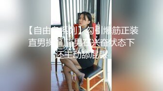 长相文静极品美臀妹子居家激情啪啪，连体开档网袜骑乘猛操大屁股，边操边用震动棒摩擦阴蒂，呻吟娇喘喊舒服射在嘴里