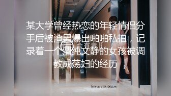 公司厕所偷窥时尚美女设计师抽烟找灵感