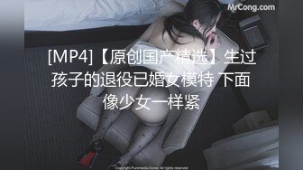 揉捏老婆的骚奶子