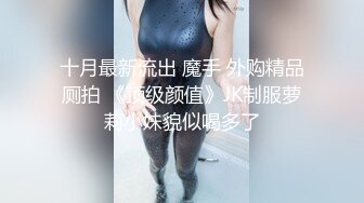 卖盆栽的老板娘 一弯腰胸前两颗奶头就探出头来 让顾客舍不得走