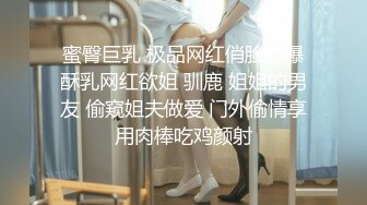 【新片速遞】 漂亮少妇 穿着刺绣肚兜内衣 被大鸡吧无套内射 奶子大 无毛一线天美鲍[135MB/MP4/02:20]