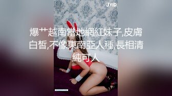 颜值御姐开档黑丝全程露脸激情3P，性爱椅激情上位