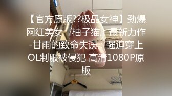 情趣酒店偷拍情侣打炮纪实，两个韵味少妇住过后一对学生情侣进来后就按耐不住打炮 (1)