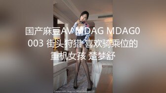 [MP4/1010MB]淫蕩紅發小騷貨！被矮個男爆草！大屌站立磨蹭抽插，妹妹錶情一臉舒服，主動騎乘位深插