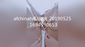 [MP4/ 747M] 大二学舞蹈贫乳颜值美女诱惑啪啪，性感牛仔短裤对着镜头摆弄，足交特写插嘴穿上黑丝