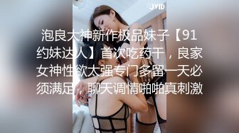 推特网红小萝莉【喵柒柒】女仆白丝三个小跳蛋外加一个小鲸鱼自嗨，潮吹弄湿了一地